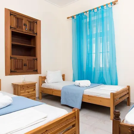 Spacious Two Bedroom Beach Melíssion