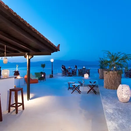 Spacious Two Bedroom Beach Melíssion